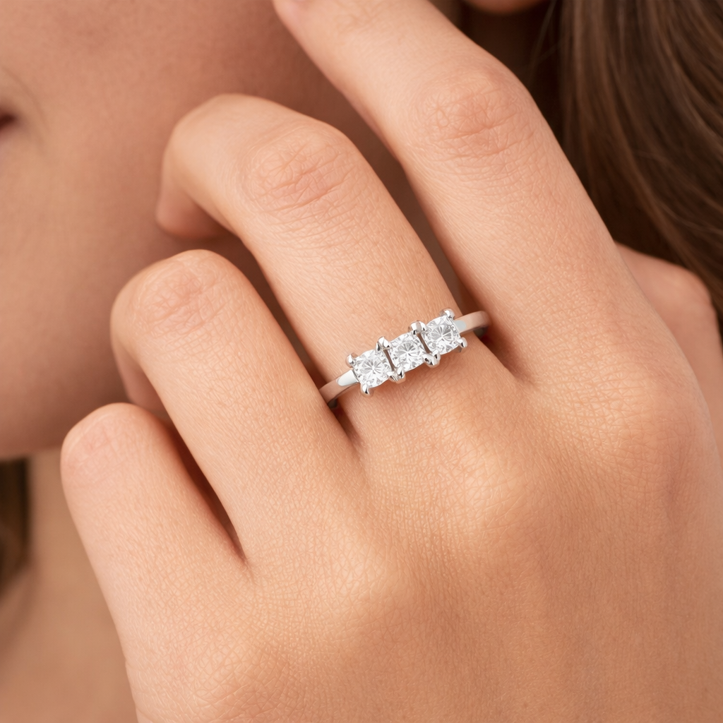 White Gold Princess Cut Triple Diamond Ring 14k TDW: 0.28 CT SI HI