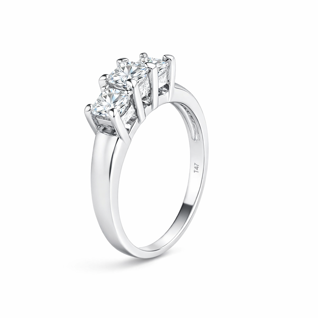 White Gold Triple Princess Cut Diamond Ring. 14k,TDW: 1ct,  SI, GH