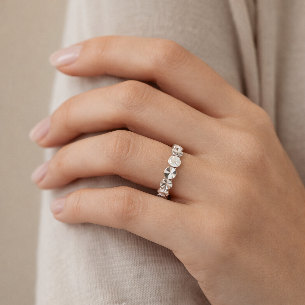 10K White Gold Diamond Cut Band
