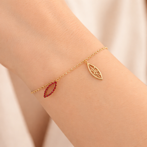 18K Yellow Gold station bracelet with three dangling Leaf 2.14gr 6"