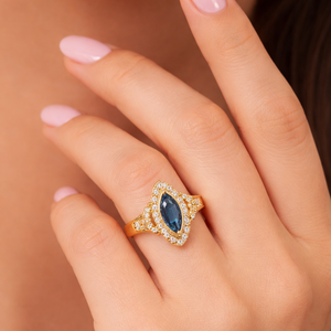 18K Vintage Yellow Gold Marquise Sapphire and Diamond Eye Shaped Ring. S: 0.48ct TDW: 0.13ct