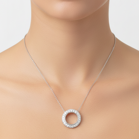 18K White Gold Pavé Setting Diamond Circle Shape Pendant and Chain. TDW: 0.50ct 3.65gr