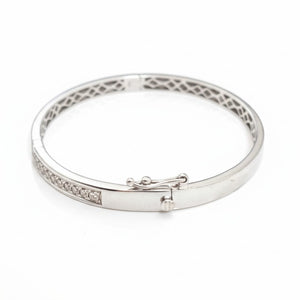 White Gold Bangel Bracelet setting with Diamonds, 10k , TDW: 1.00Ct