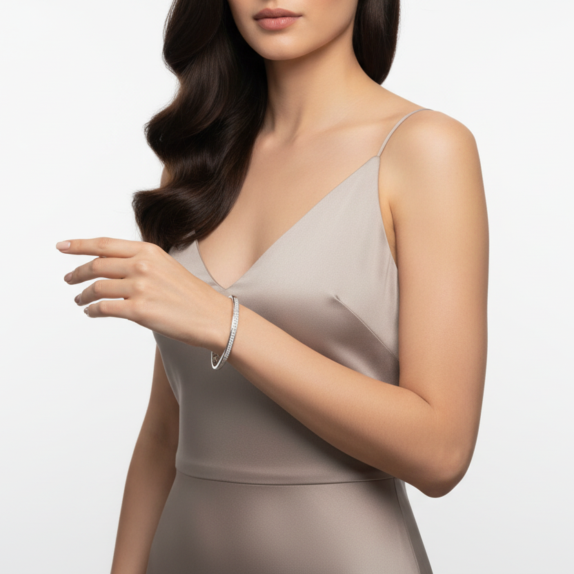 White Gold Bangel Bracelet setting with Diamonds, 10k , TDW: 1.00Ct