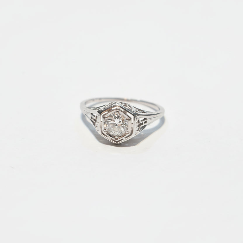 18k Vintage White Gold Engagement Ring with one Diamond