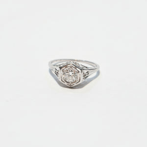 18k Vintage White Gold Engagement Ring with one Diamond