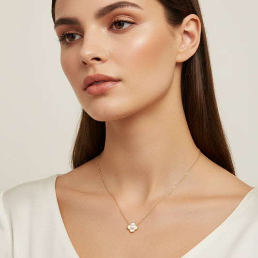 18K Yellow Gold Clover Necklace with Mother of Pearl, 3.18gr