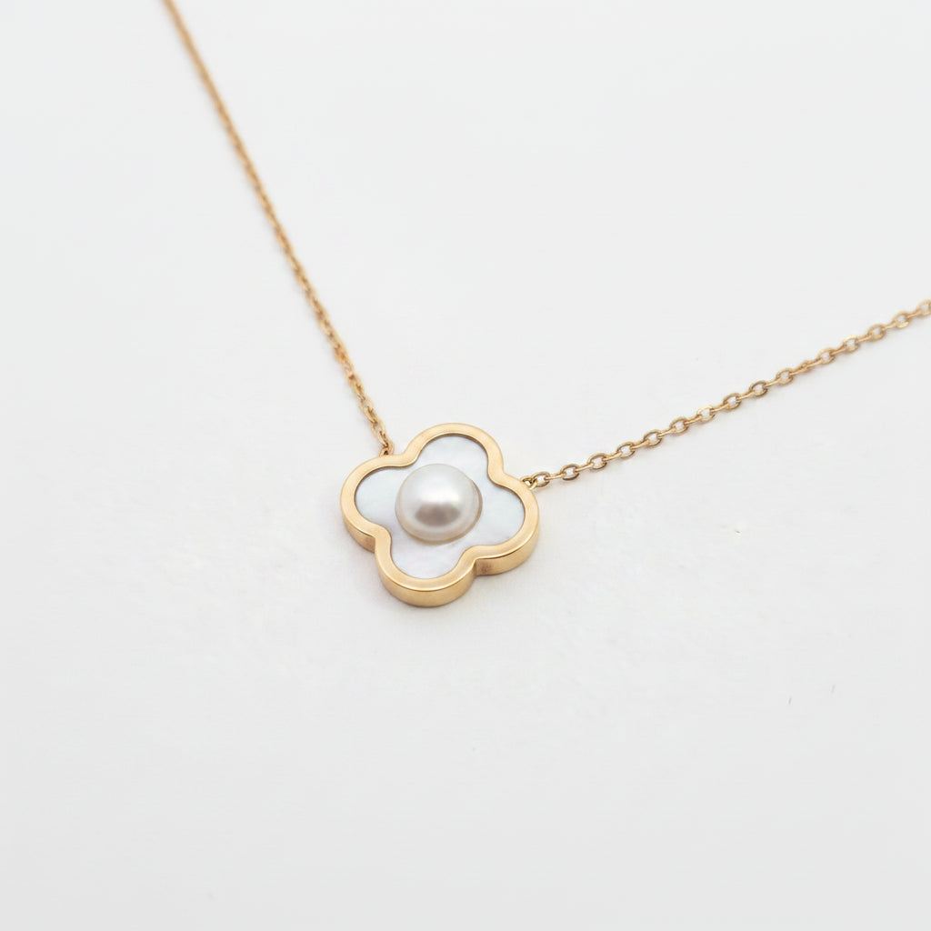 18K Yellow Gold Clover Necklace with Mother of Pearl, 3.18gr