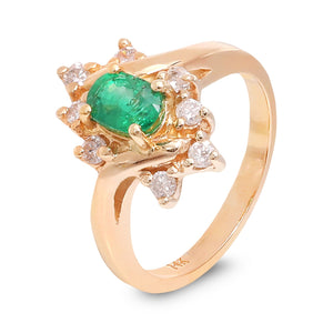 Yellow Gold Oval Shape Emerald and Diamond Ring. 14k, 3.7gr ,TDW: 0.16ct E: 0.32ct