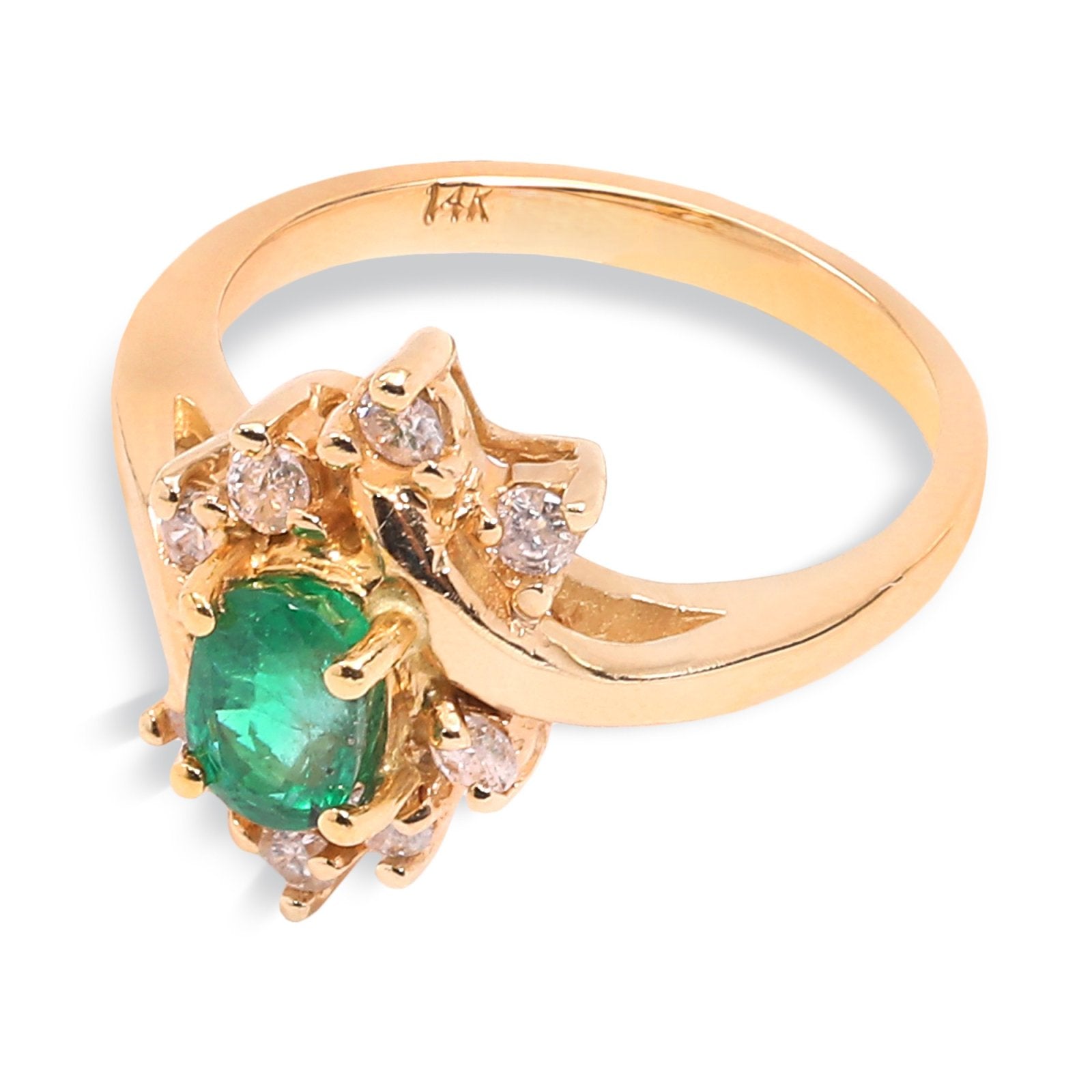 Yellow Gold Oval Shape Emerald and Diamond Ring. 14k, 3.7gr ,TDW: 0.16ct E: 0.32ct