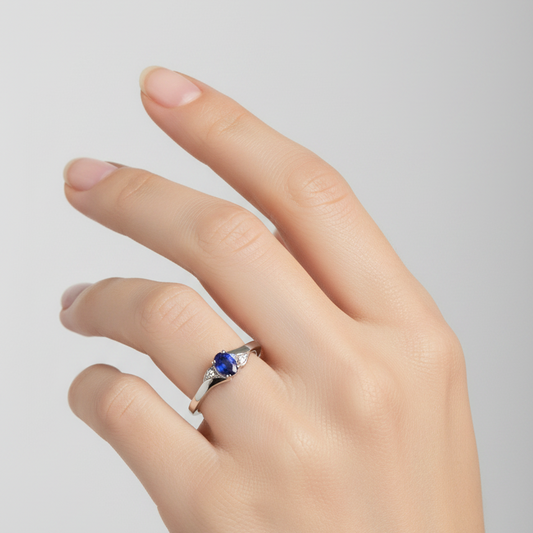 10K White Gold Thin Sapphire and Diamond Ring. S:0.25ct TDW: 0.02ct
