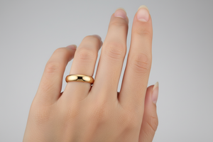 18K Yellow Gold Half – dome Band. 3.2gr 3.7mm