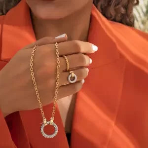 Yellow Gold Ring with one rope style circle  and Cubic Zirconia on the setting ,18k, 4.07, Sizable