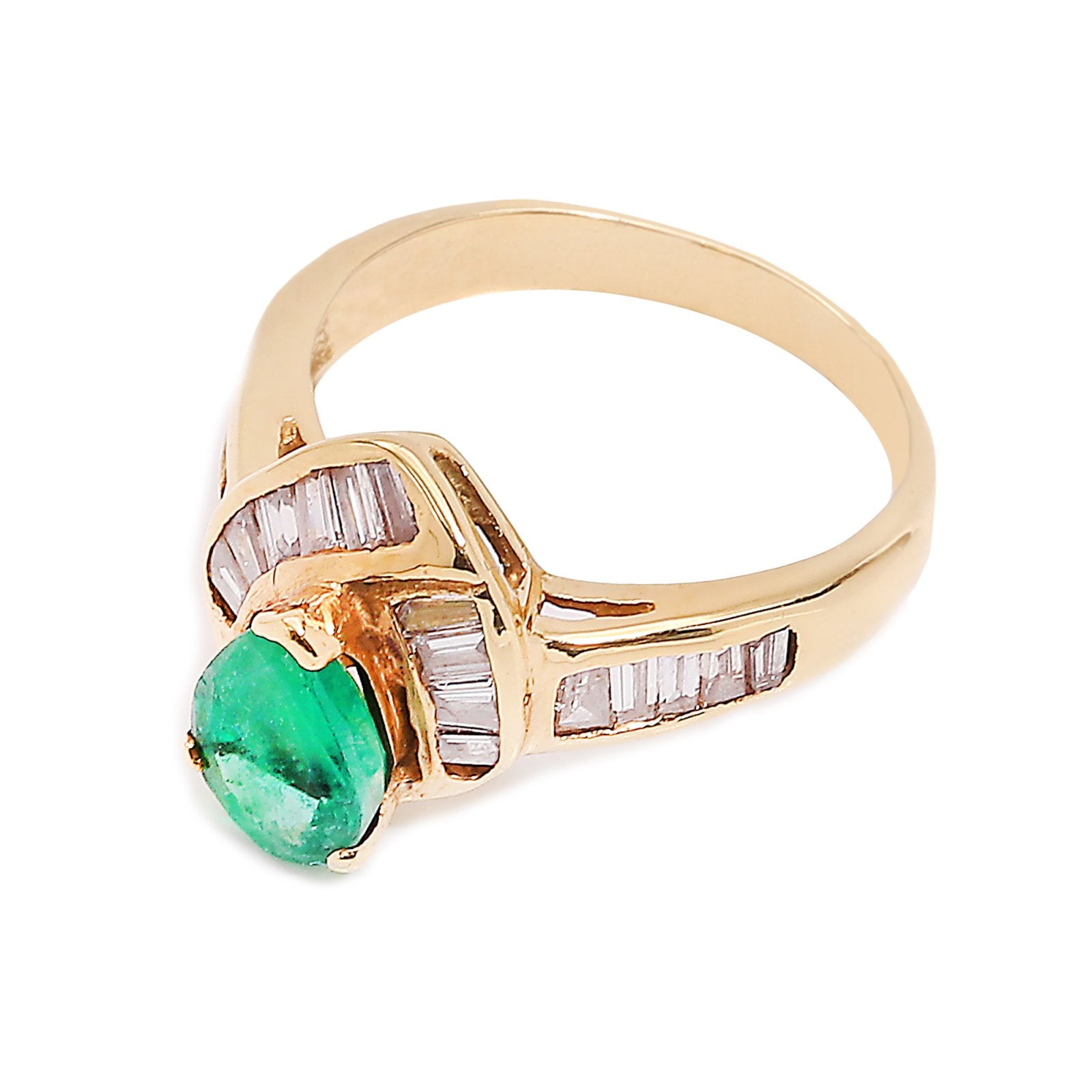 Yellow Gold Pear Shape Emerald and Diamond Ring. 18k, 3.8gr, E:0.82ct. TDW: 0.8ct SI I HI