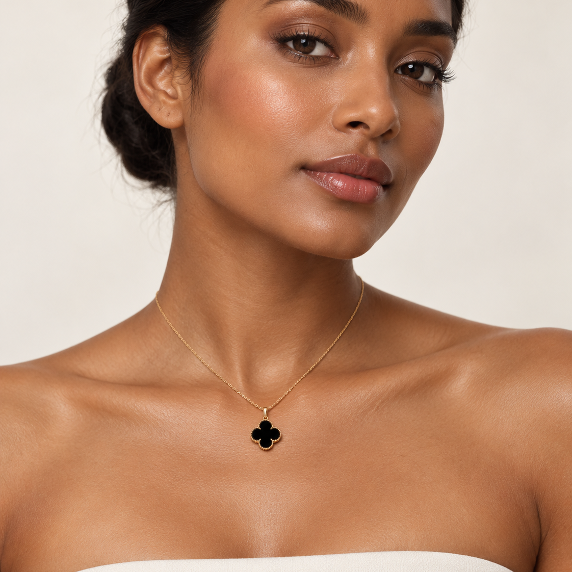 18k Yellow Gold Black Stone Four-Leaf Clover Pendant