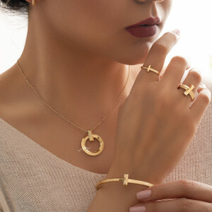 Yellow Gold T style Ring 18k, 1.95gr size 7