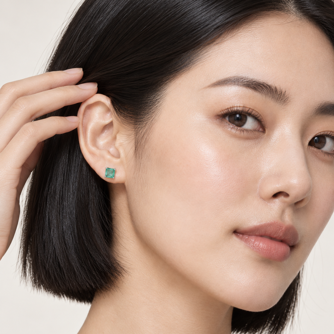 18K White Gold Natural Colombian Emerald Stud Earrings