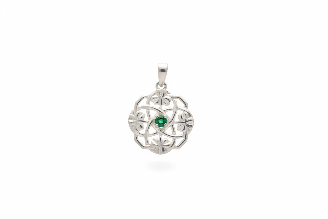 Sterling Silver Flower Shape with Green Jade In the Middle Pendant 925