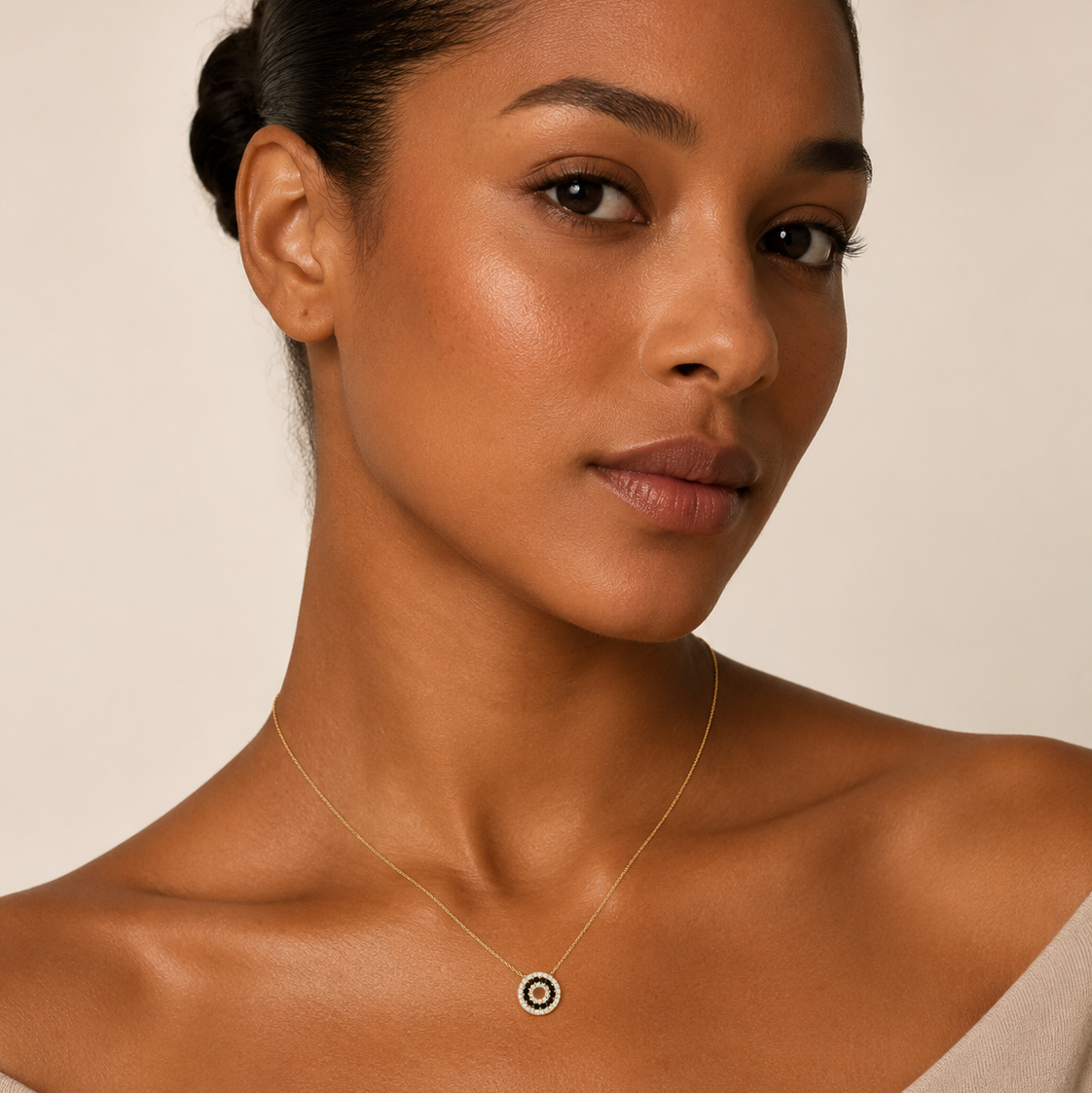 14K Yellow Gold Black Onyx & Diamond Circle Pendant Necklace