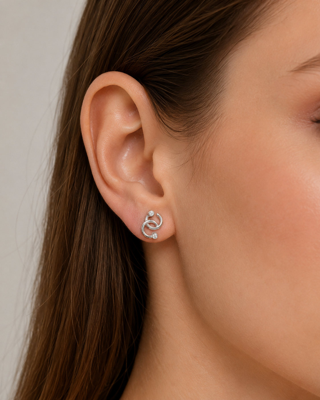 14K White Gold Diamond Interlocking Circles Stud Earrings