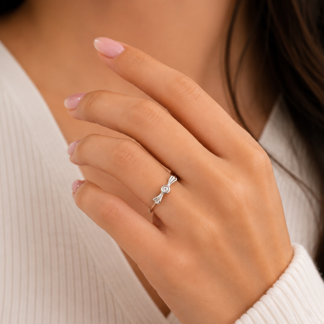 18k White Gold Dainty Ribbon Diamond Ring