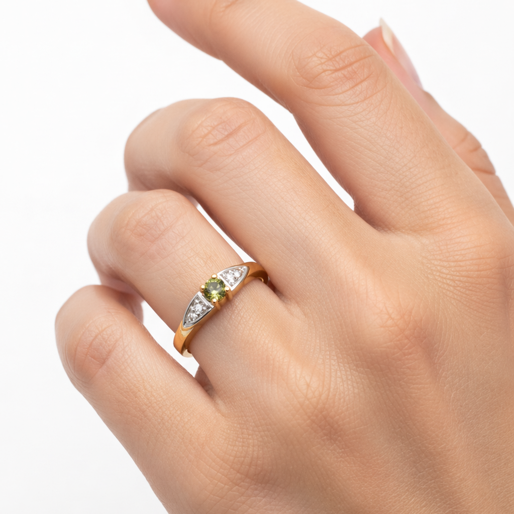 10k Yellow Gold Peridot and Diamond Ring, P: 0.24ct