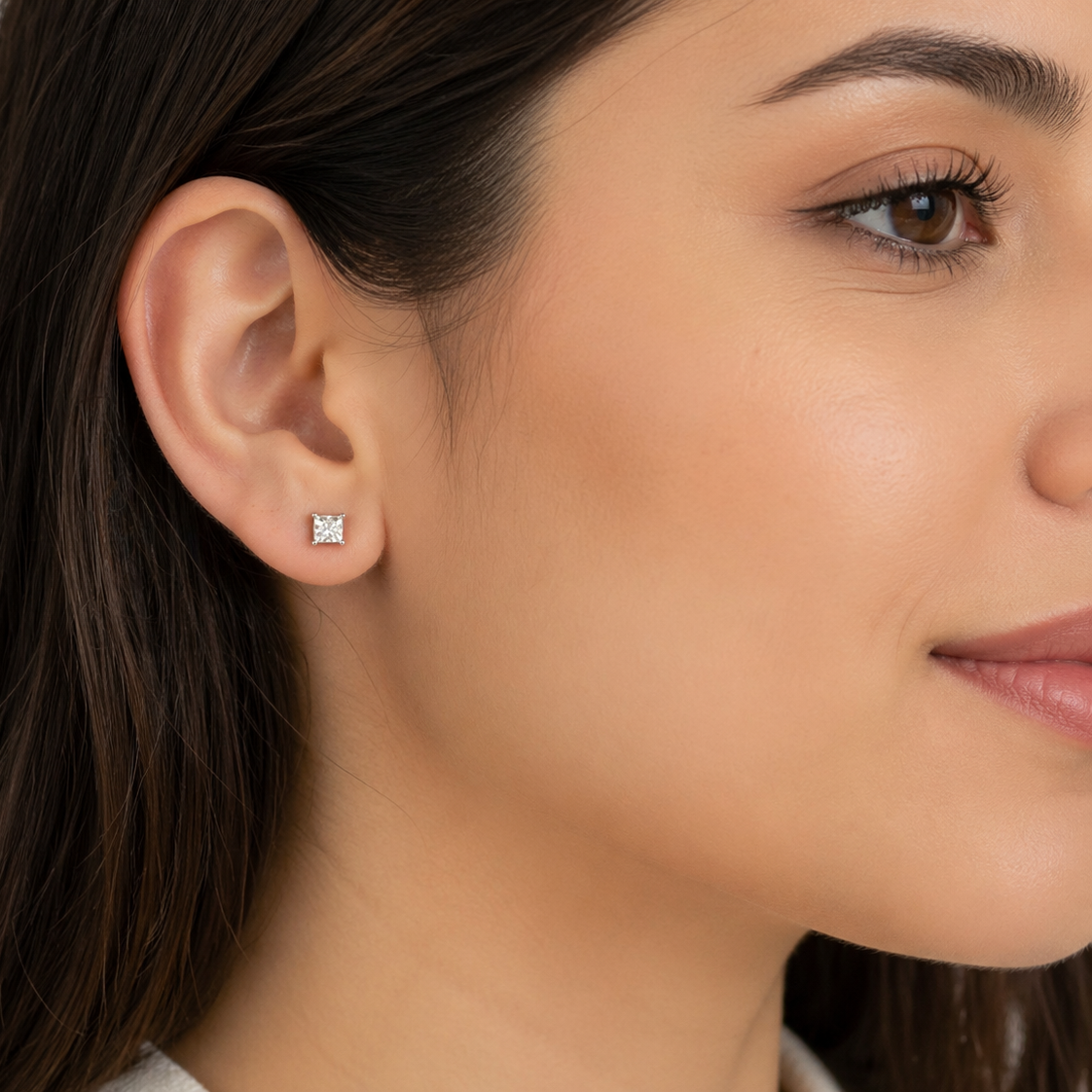 10k White Gold Diamond Squared Shaped Studs Earrings
