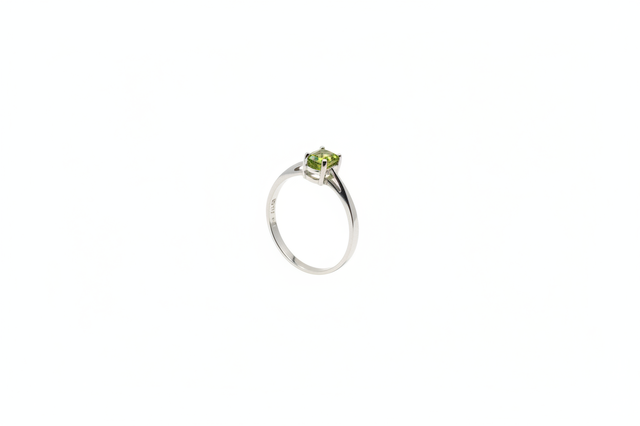 White Gold Ring with Oval Peridot 14k