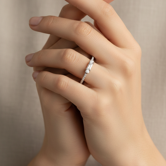 14K White Gold Ting with Fire and Ice Canadian Diamonds, TDW: 0.13ct