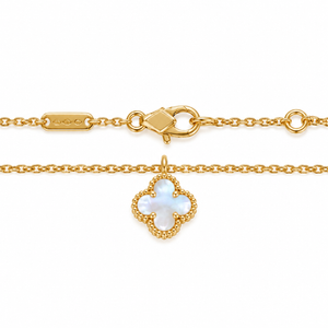 Premium Quality 18K Yellow Gold Necklace with Lustrous Mother-of-Pearl Four-Leaf Clover Pendant