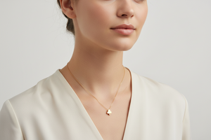18K Yellow Gold Leaf Pendant 0.87 gr