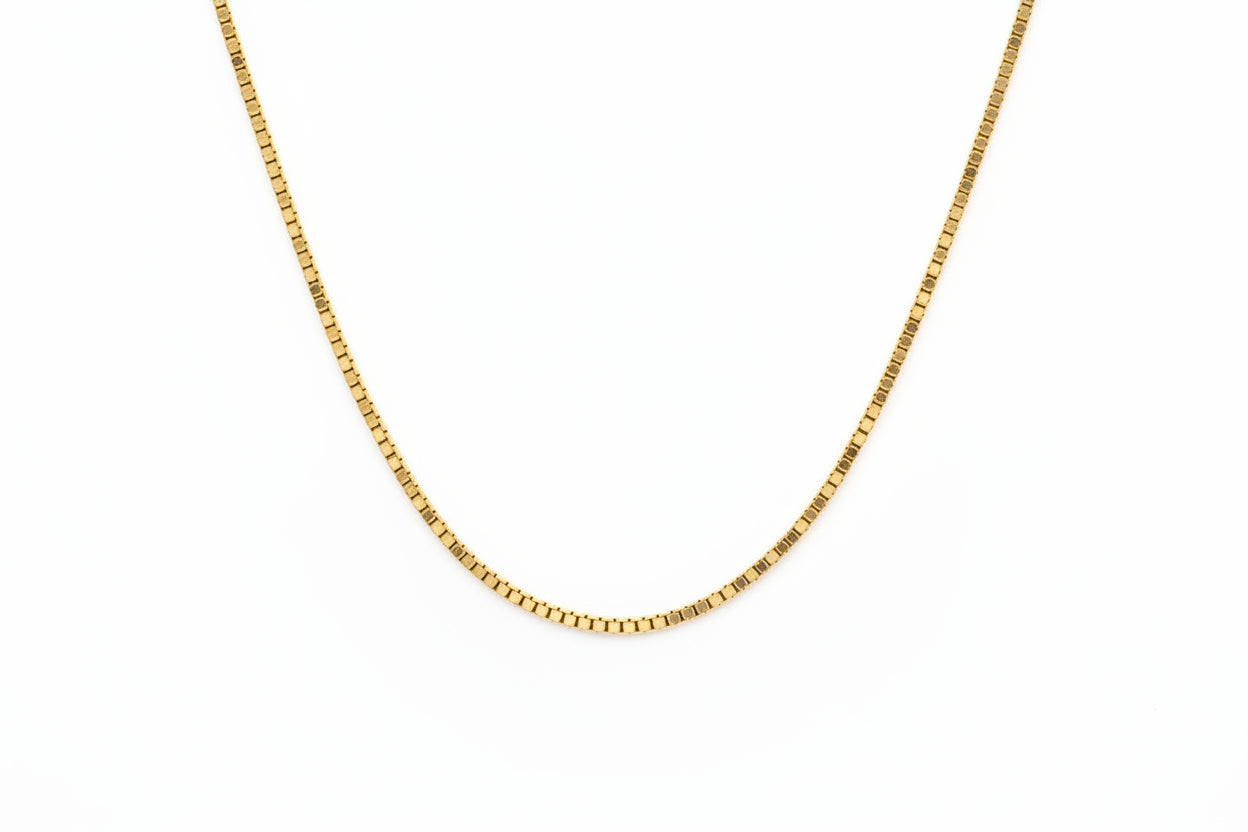 18K Yellow Gold Box Chain with Heart Shape Clasp. 3.25 gr 16"
