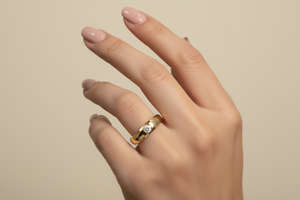 Yellow Gold Solitaire Diamond Ring. 18k, 3.27gr,TDW: 0.1ct, VS2, G