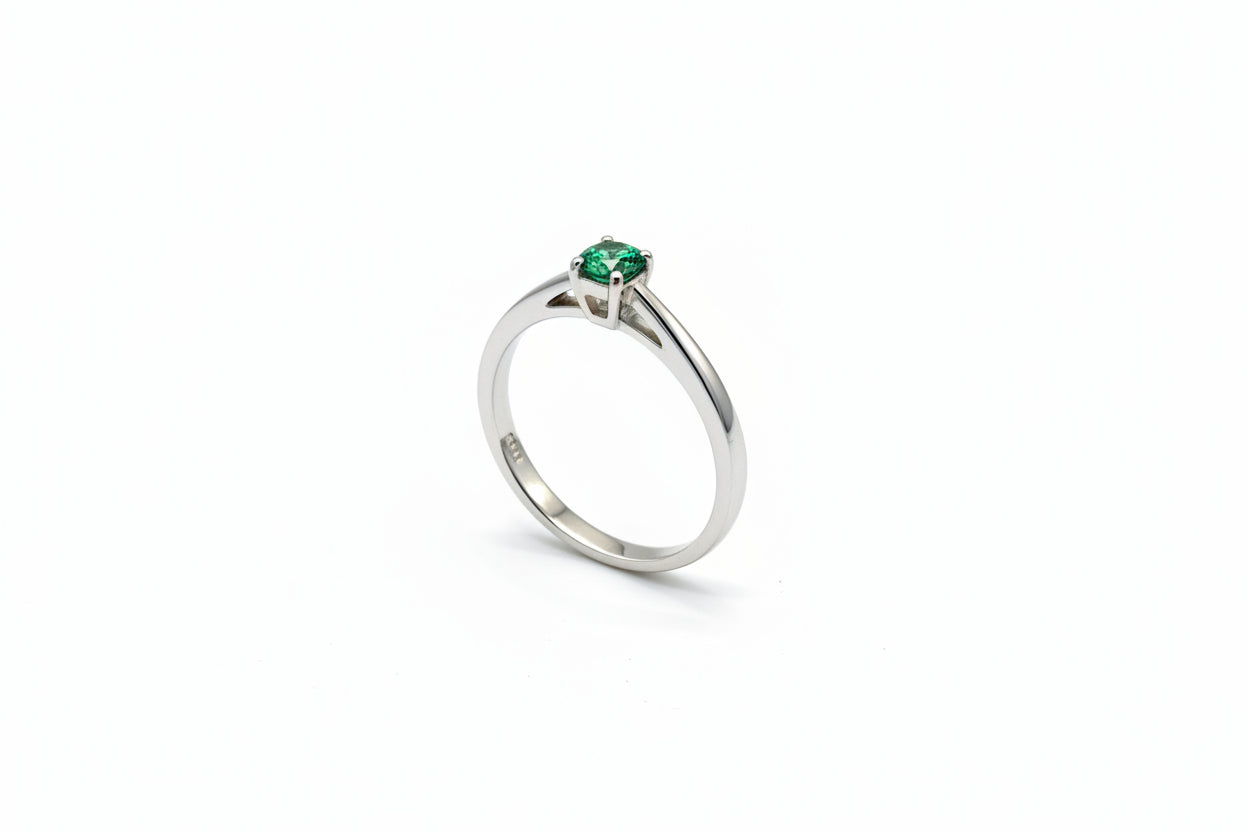 White Gold Round Shape Emerald Ring. 14k, E: 0.25ct - Medium Green
