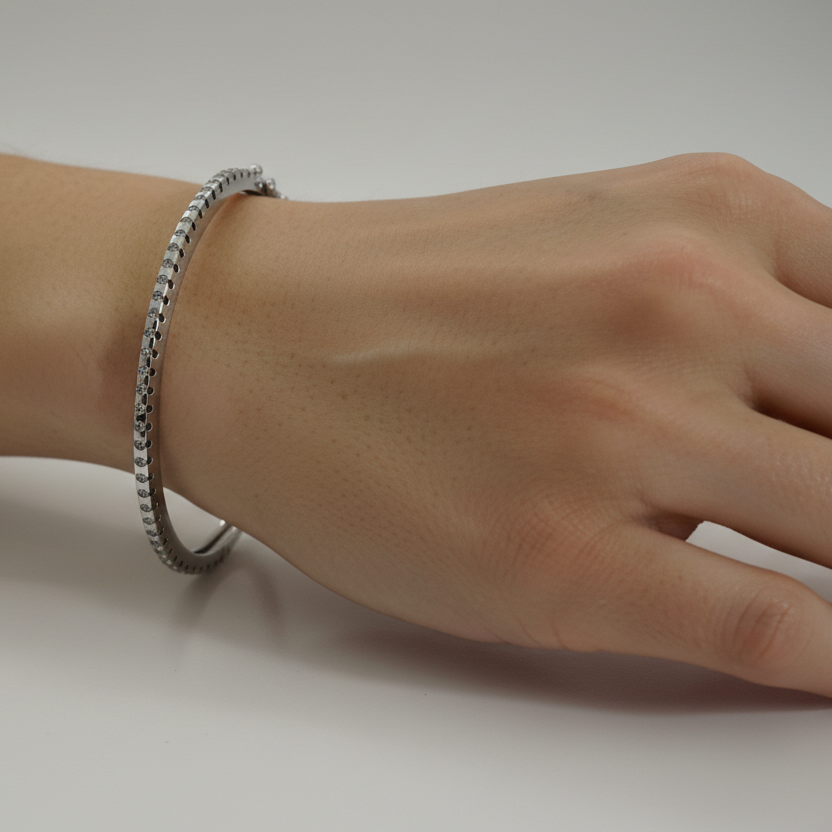 14K White Gold Bangle Bracelet setting with 29 round diamonds TDW:0.72ct SI H