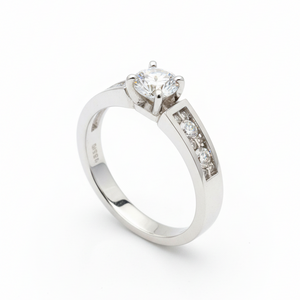 White Gold Solitaire Ring with One Round Diamonds in center and 16 Round Diamonds on Shanks 14k TDW: 0.85ct I2 GH