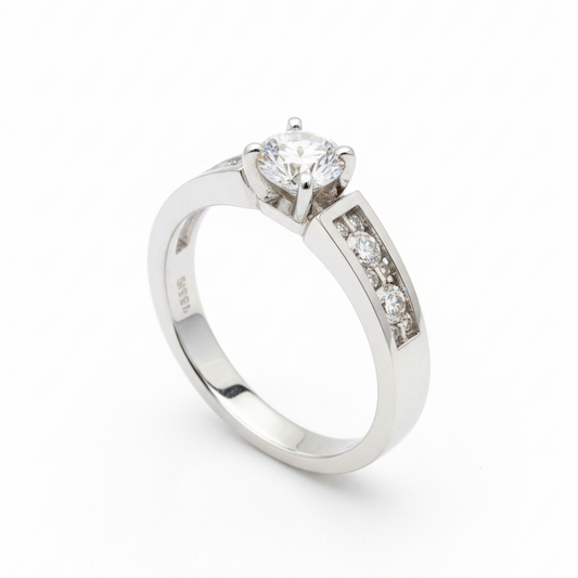 White Gold Solitaire Ring with One Round Diamonds in center and 16 Round Diamonds on Shanks 14k TDW: 0.85ct I2 GH
