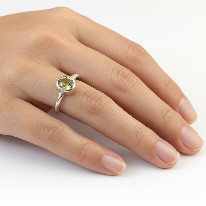 925 Sterling Silver Rose Cut Bezel-Set Peridot Ring