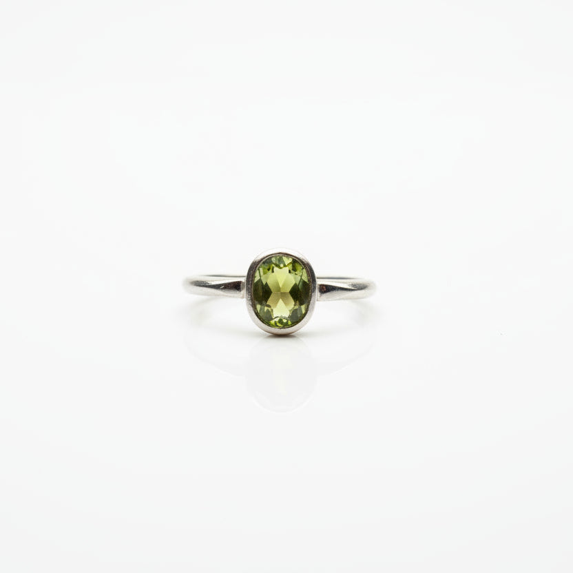 925 Sterling Silver Rose Cut Bezel-Set Peridot Ring
