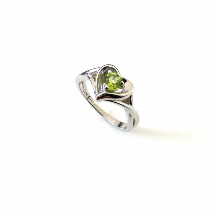 925 Sterling Silver Heart-Set Peridot Ring