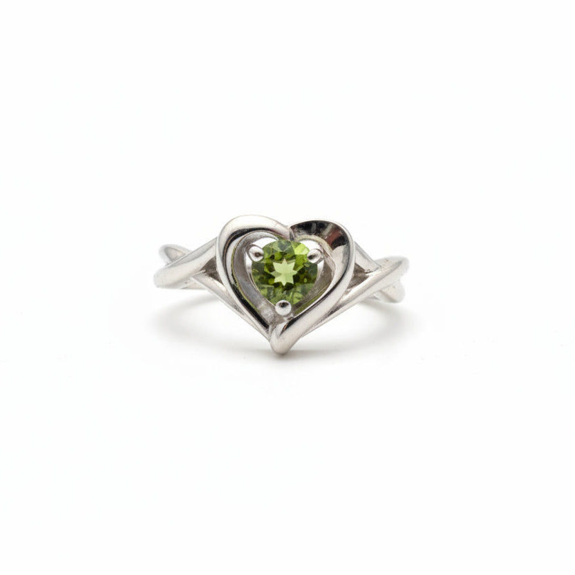 925 Sterling Silver Heart-Set Peridot Ring