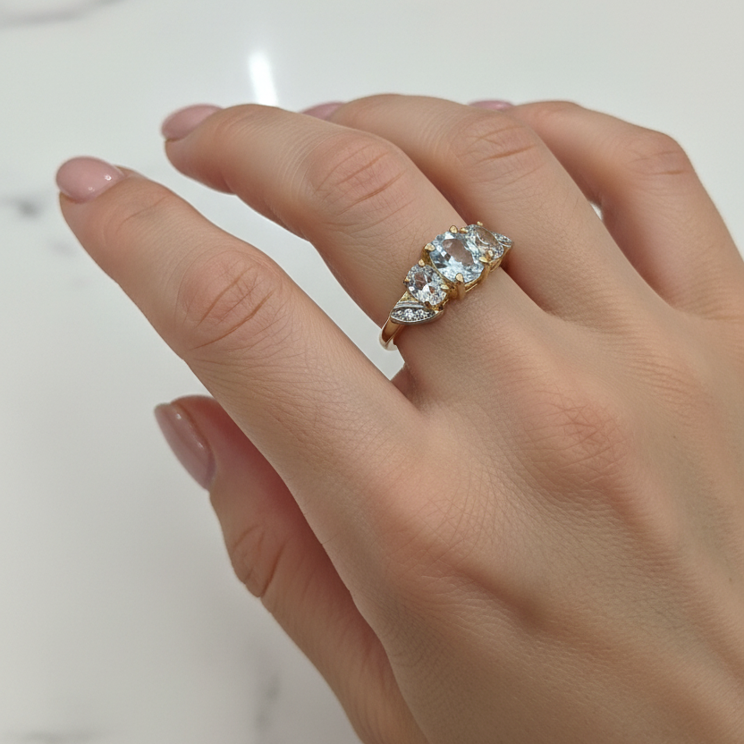 10K Yellow Gold Oval Cut Light Blue Topaz Ring, T:0.73ct