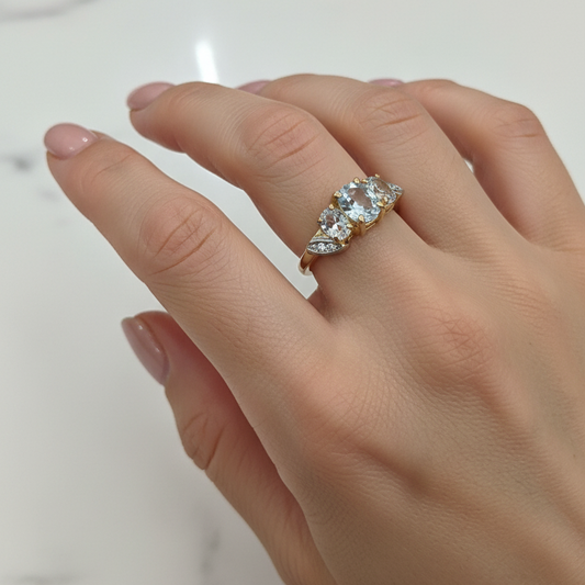 10K Yellow Gold Oval Cut Light Blue Topaz Ring, T:0.73ct