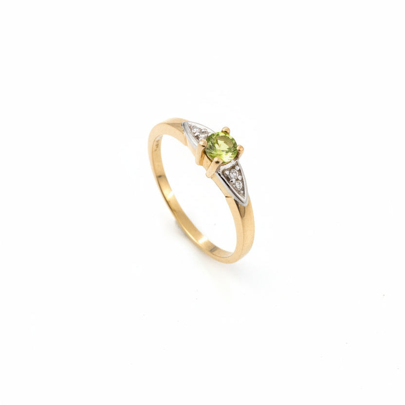 10k Yellow Gold Peridot and Diamond Ring, P: 0.24ct