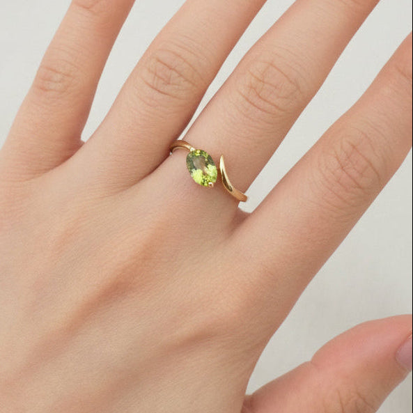 10k Yellow Gold Peridot Bypass Solitaire Ring, P: 0.82ct