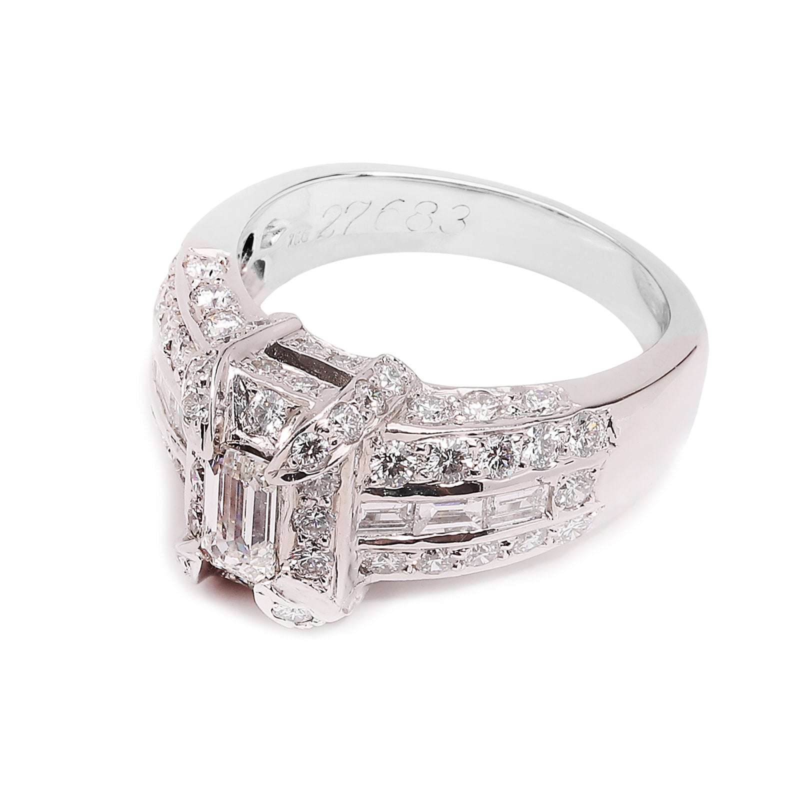 White Gold Classic Solitaire Diamond Ring with Emerald Cut, Baguettes and Round Diamonds. 18k,  Emerald Cut Diamond : 0.7ct VS G, TDW:  2.5ct, VS FG