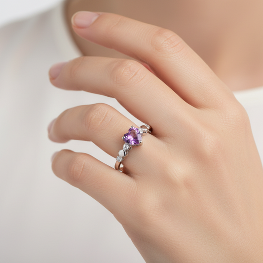 10K White Gold Ring with Heart-Shaped Amethyst and Diamonds. A: 0.50ct TDW: 0.02ct