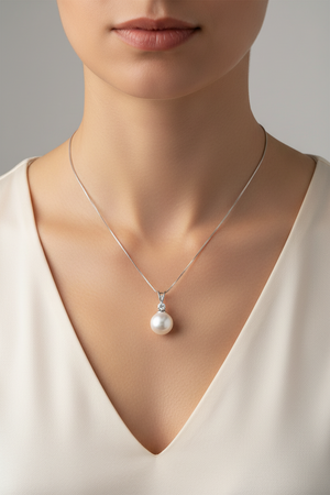 White Gold Freshwater Pearl and Diamond Pendant and Chain Necklace. 18k, P: 9.6mm, D: 0.12ct, SI1, G, 18