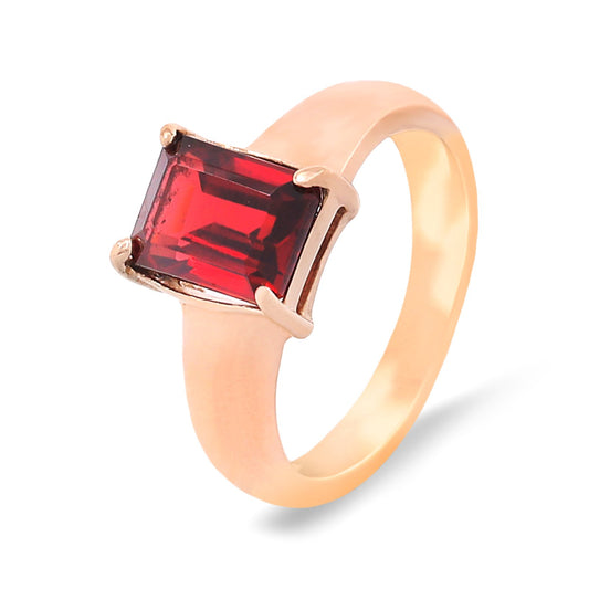 Yellow Gold Solitaire Garnet Ring. 18k, 3gr, G: 1.5ct