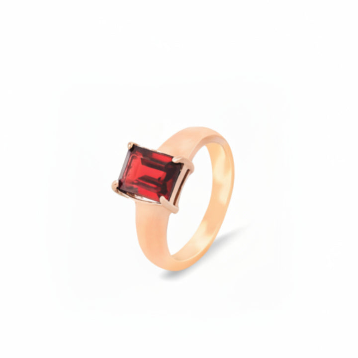 18K Yellow Gold Solitaire Garnet Ring